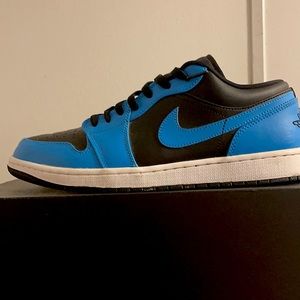 Selling Jordan 1 low laser blue   Size: 11.5    Color:black and laser blue